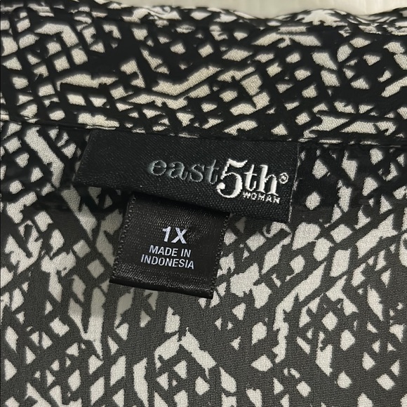 East 5th Monochrome Geometric Top 1X - Picture 2 of 8